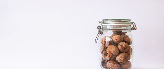 The Green Emulsion: Crafting a Quick No-Cook Nut and Herb Dressing to Lock In Raw Vitamins and Steady Afternoon Focus