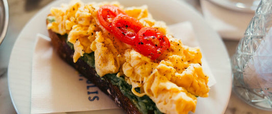 The 10-Minute Savory Power Plate: 3-Ingredient Avocado & Spinach Egg Scramble