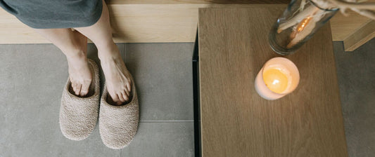 The Zero-Drop Foundation: How Swapping Your Elevated House Slippers Rescues Your Spine Alignment and Calms Your Waking Nervous System