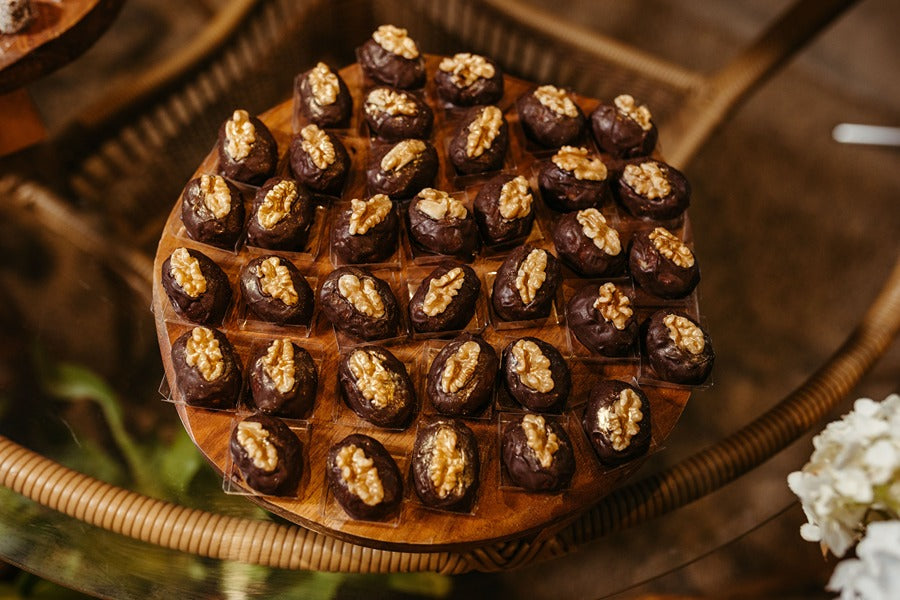 chocolate dates with walnuts