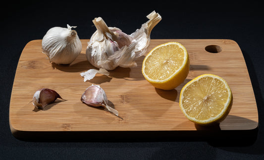 The Acid-Shielded Garlic Hack: How Pre-Mashing Raw Garlic in Citrus Juice Locks in Immune Allicin and Stops High-Heat Bitterness